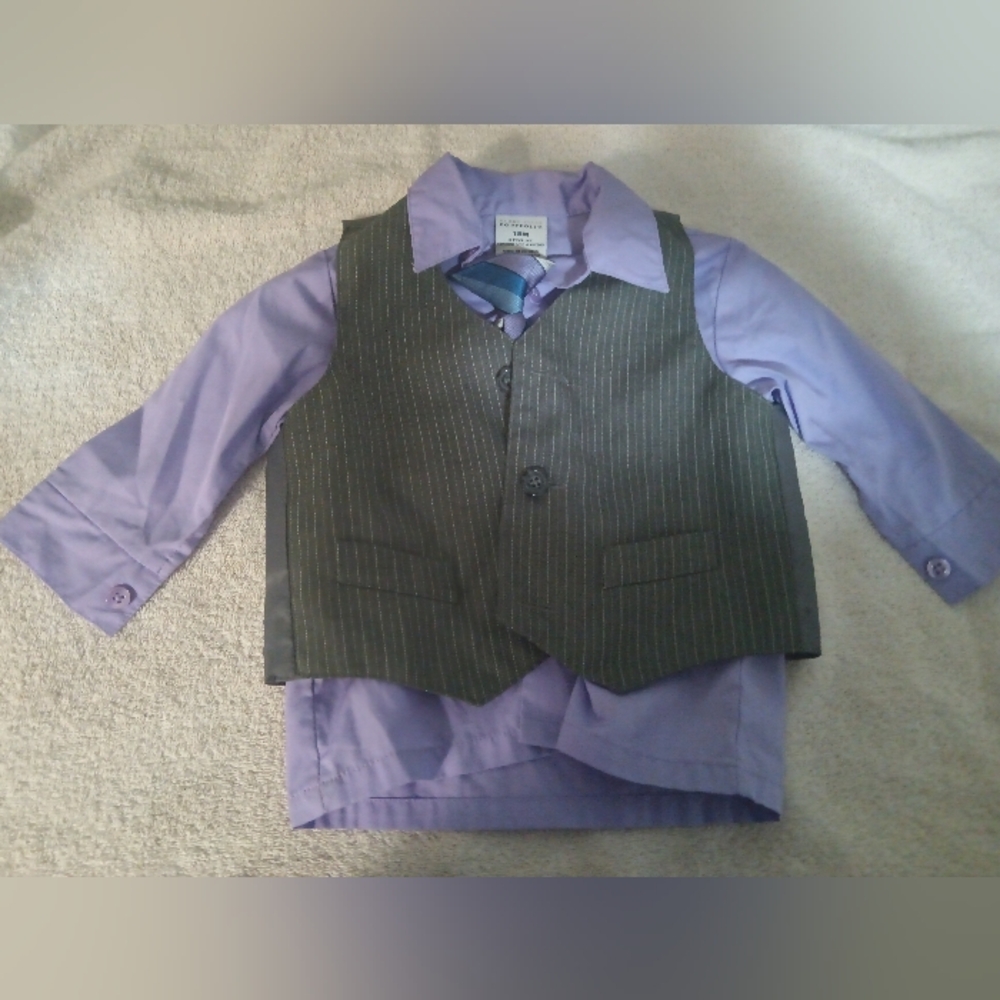 Perry Ellis Portfolio Baby Boy Botton down shirt/vest/tie set Lavender size 18M